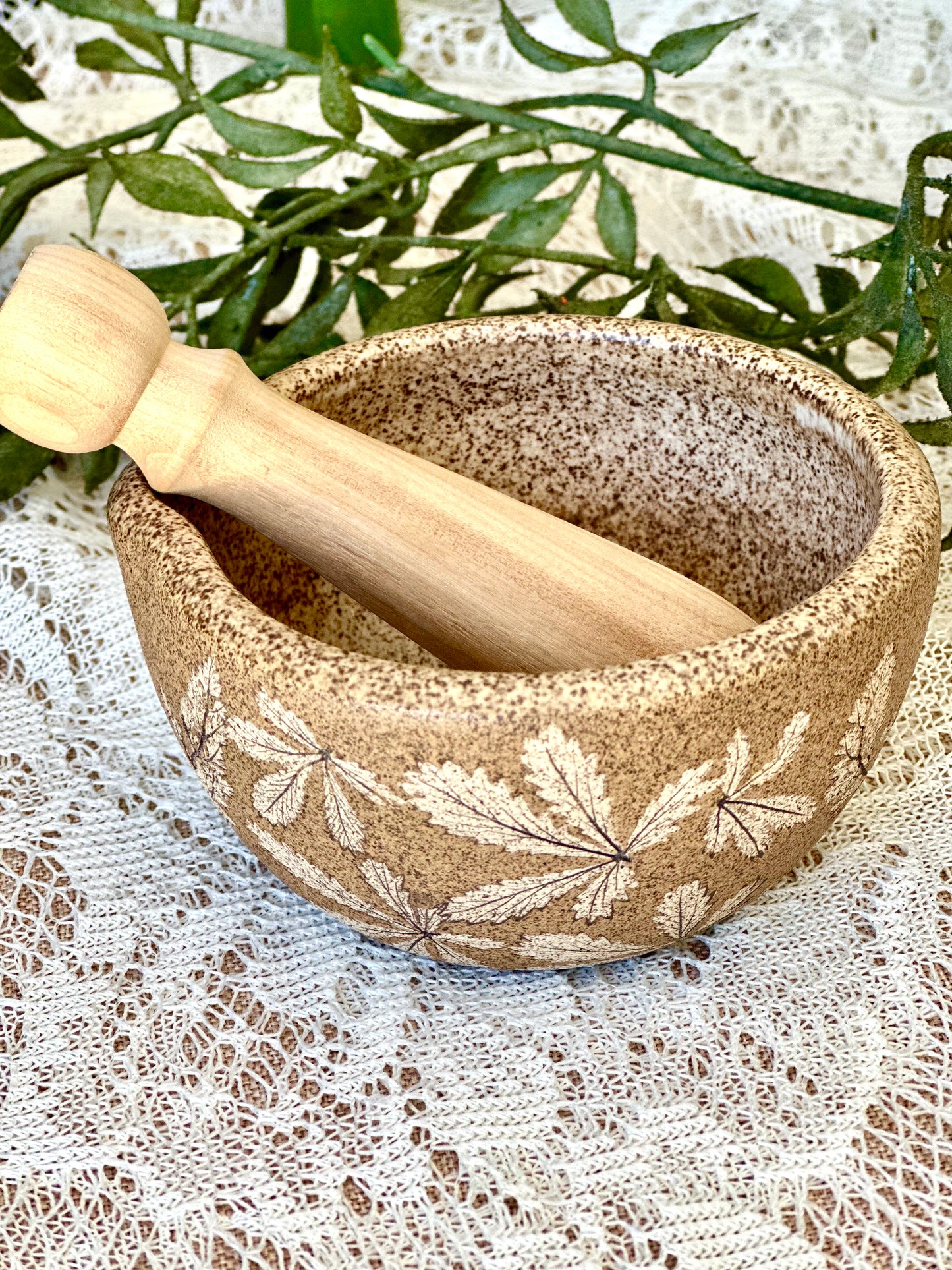 Leaf Mortar and Pestle